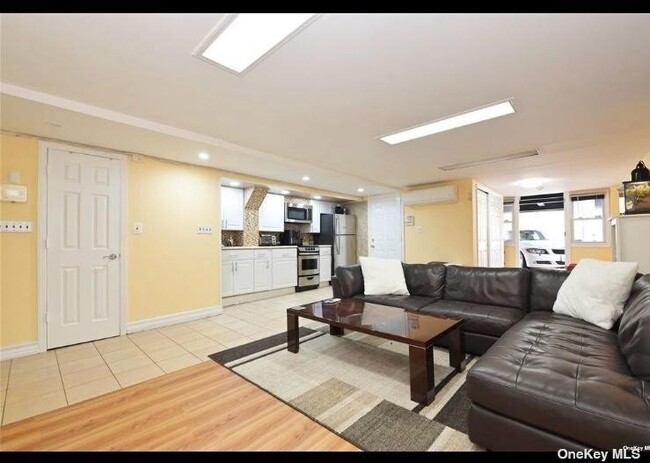Foto del edificio - 73-28-73173 173rd St
