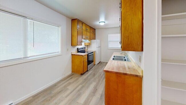 Foto del edificio - 104 Division St NW