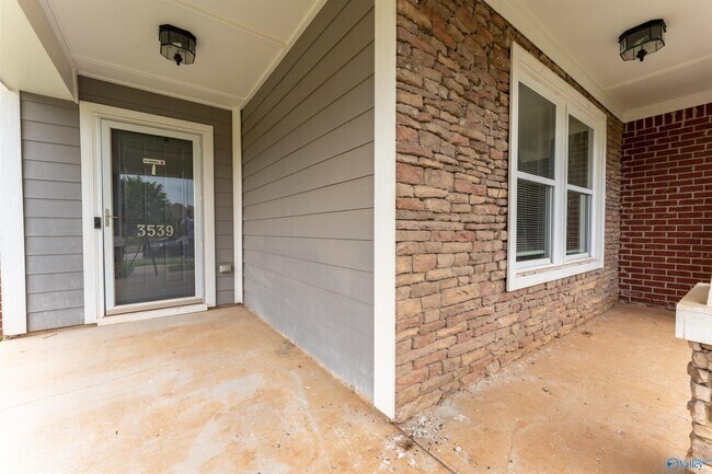 Building Photo - 3539 Avalon Lake Dr SW
