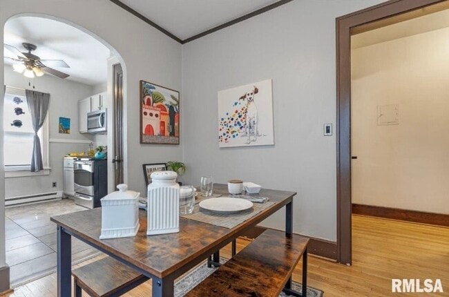 Foto del edificio - 860 Loraine Ave