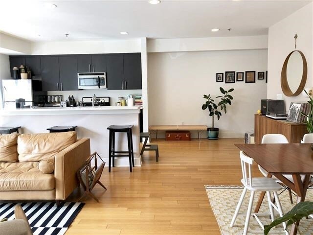 Building Photo - 636 5th St