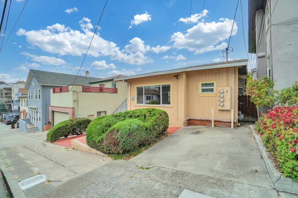 Primary Photo - 479 Stow Ave