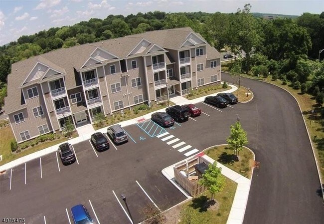 Building Photo - 5 Park Dr