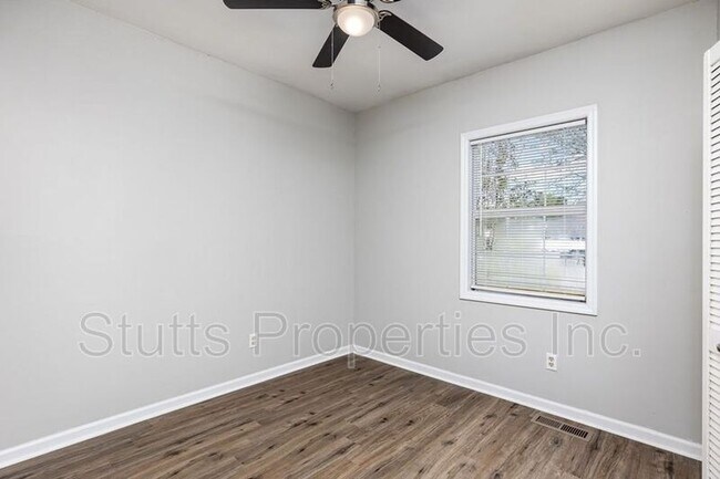 Building Photo - 508 E 6th St