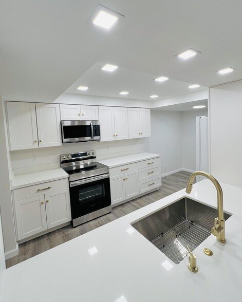 Building Photo - 500 Egret Cir