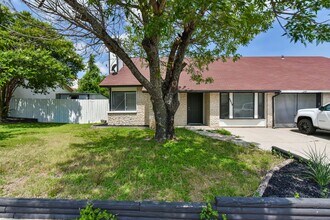 Building Photo - 1141 Royal Crest Dr