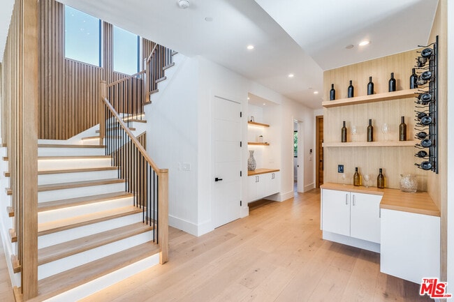 Foto del edificio - 4425 Morse Ave