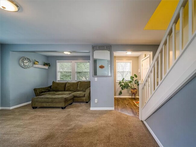 Living Room - 330 E Chestnut St