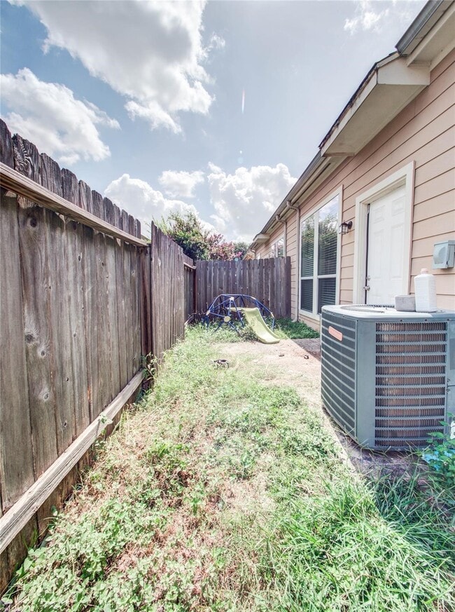 Building Photo - 14926 Tuttle Point Dr