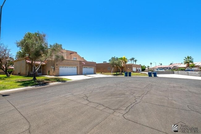 Building Photo - Golf Course Townhome Available for Rent w/ Solar included!