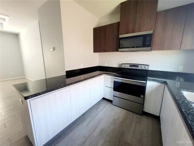 Building Photo - 16 Paola St