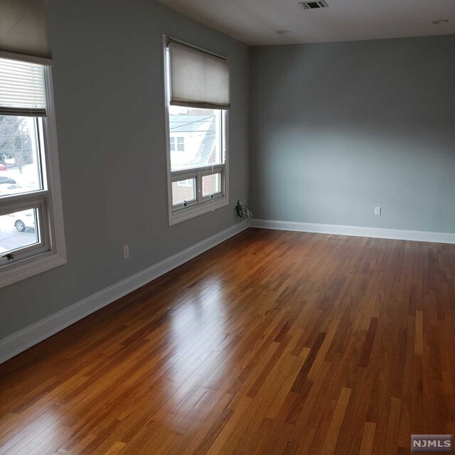 Foto del edificio - 46-52 Wallington Ave