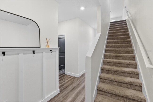 Building Photo - 1044 Kelly Fern Lp