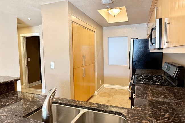 Foto del edificio - Meridian 2 BDR /2 BATH Luxury Condo - RESO...