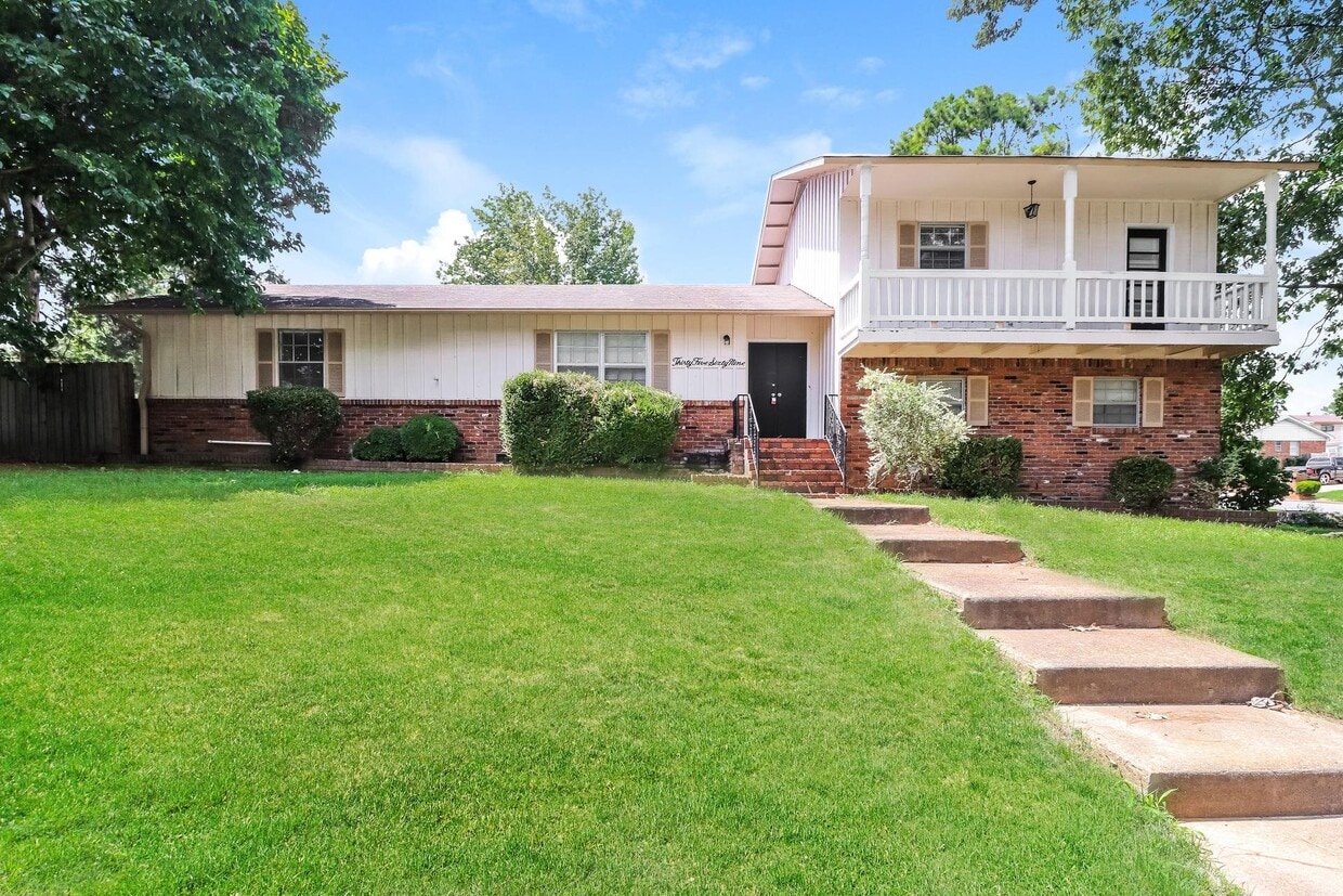 Foto principal - 3569 Arsenal St