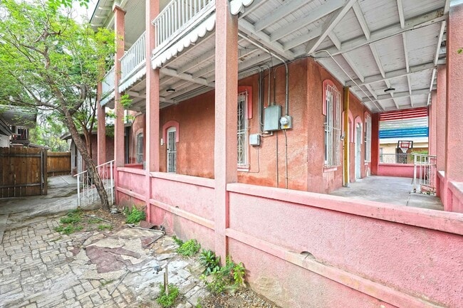 Building Photo - 1517 Garcia St