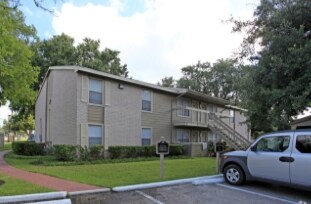 Building Photo - 2703 Old Alvin Rd