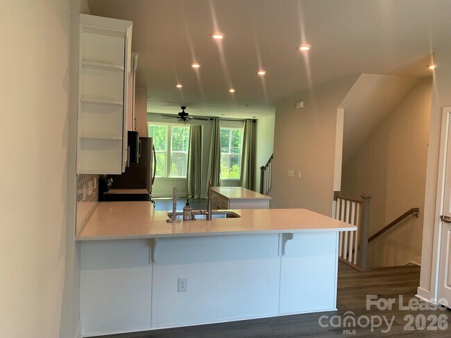 Foto del edificio - 948 Broad River Ln