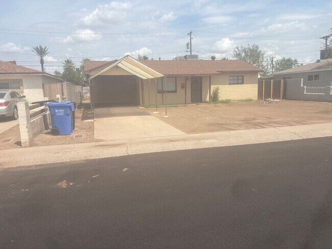 Foto del edificio - 2746 W Glenrosa Ave