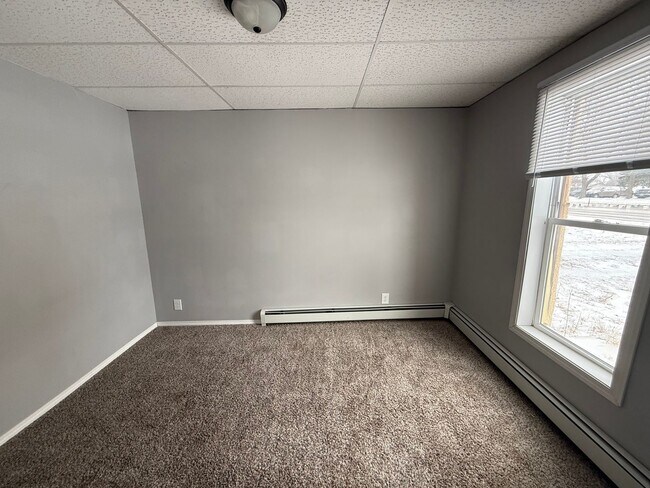 Foto del edificio - 4 Bed 2 Bath Home