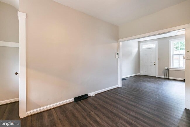 Building Photo - 340 College Ave