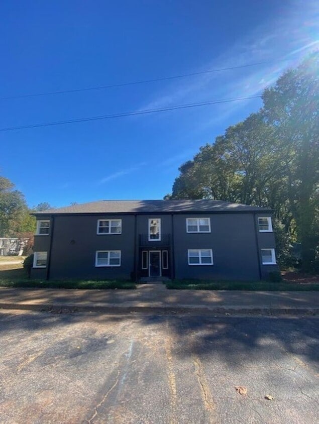 Fully Remodeled and Updated Apartments in House Rental in