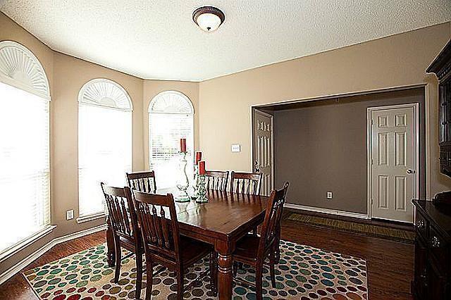 Building Photo - 313 Hampstead Dr