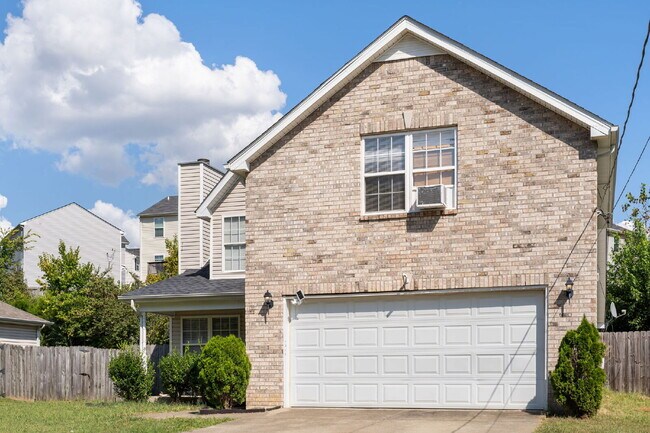 Foto del edificio - 2 Bed 2 Bath Garage Apartment in La Vergne