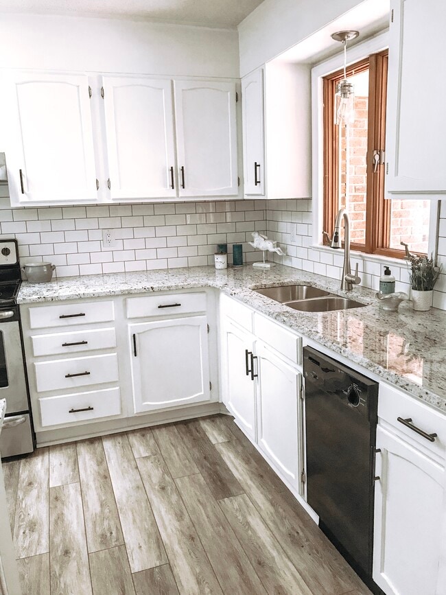 Building Photo - 300 Selkirk Trail