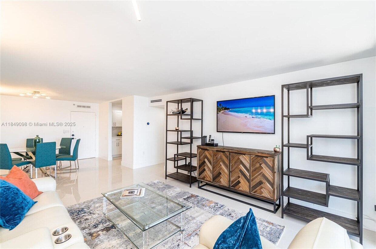 Foto principal - 2780 NE 183rd St
