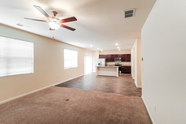 Foto del edificio - 295 Hamilton Pointe Dr