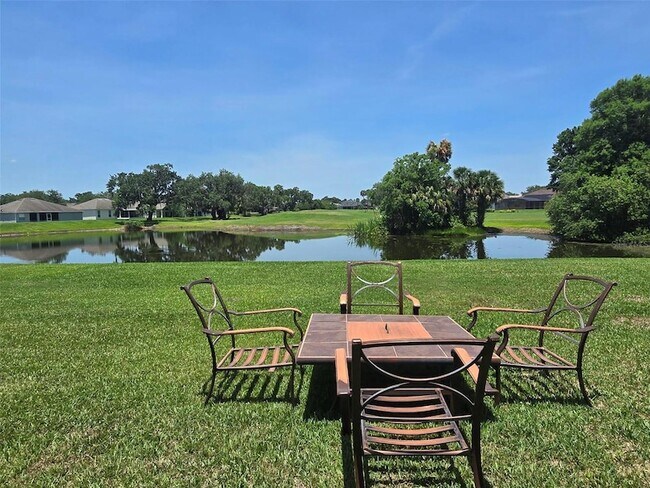 Photo - 1976 The Oaks Blvd House