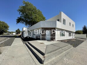 Building Photo - 301 E 18th St