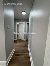 Building Photo - 709 Jackson Ln