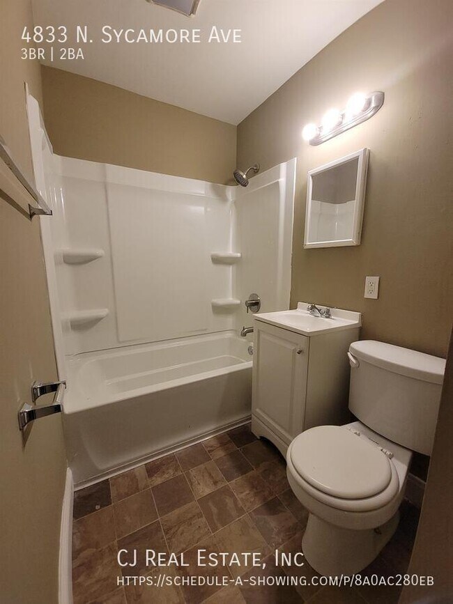Foto del edificio - 4833 N Sycamore Dr