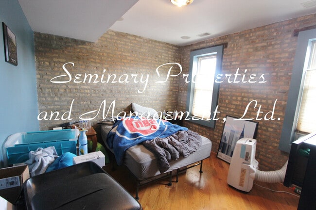 Interior Photo - 5653-59 N. Magnolia