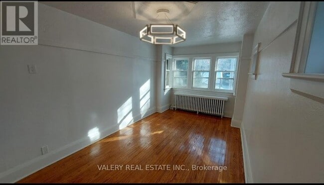 Building Photo - 130 Glengarry Ave