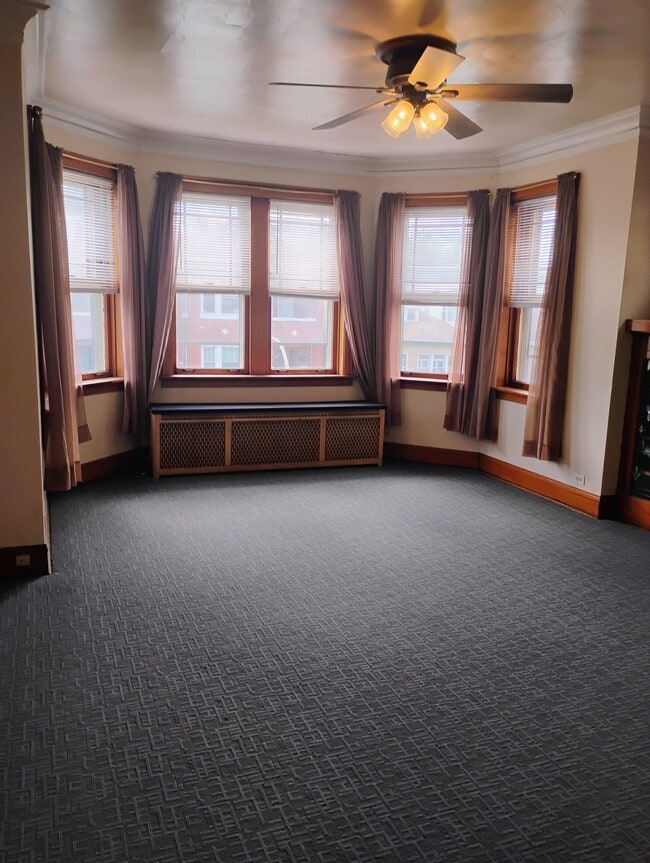 Photo - 6727 S Maplewood Ave Apartment