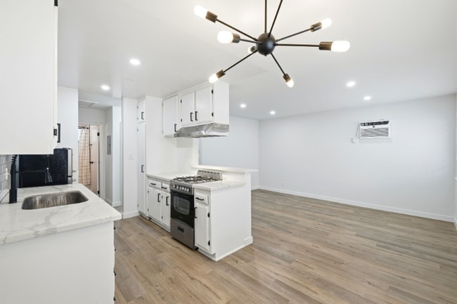 Foto del edificio - 5549 Fulcher Ave