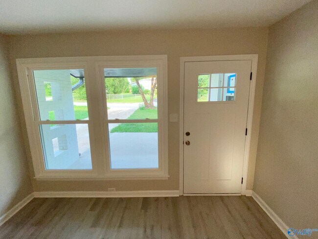 Building Photo - 2263 Norwood Dr NW