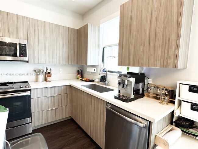 Foto del edificio - 10455 NW 82nd St
