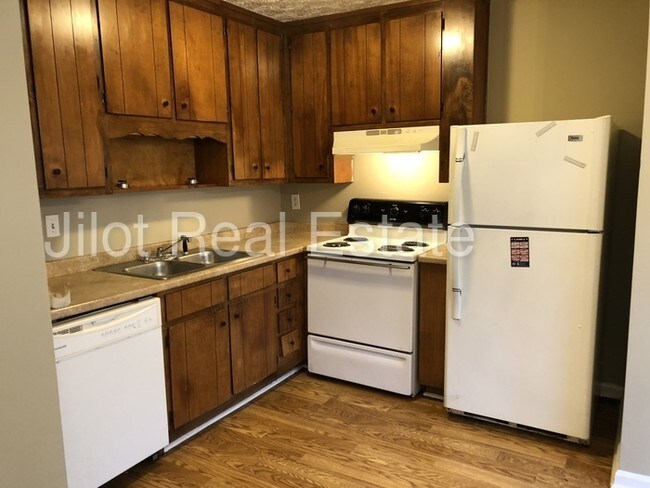 Building Photo - Stone Mountain Brick Townhome for RENT