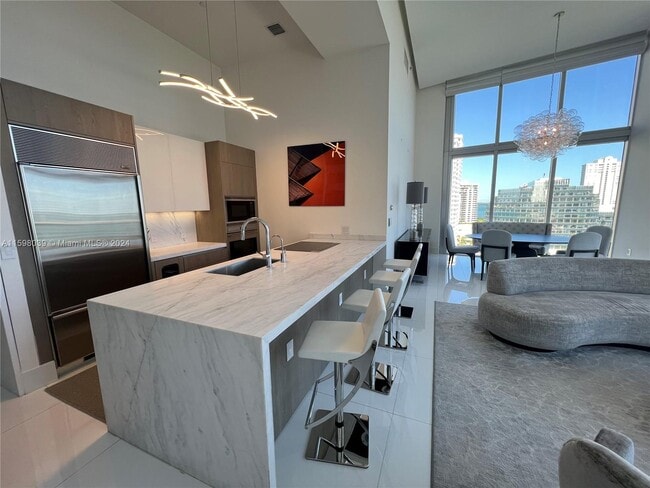Building Photo - 495 Brickell Ave