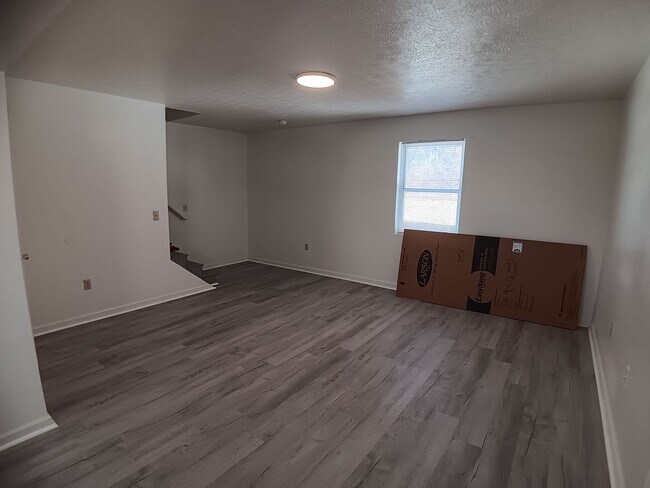 Building Photo - Christiansburg, 4 BR / 3.5 BA, Available Now