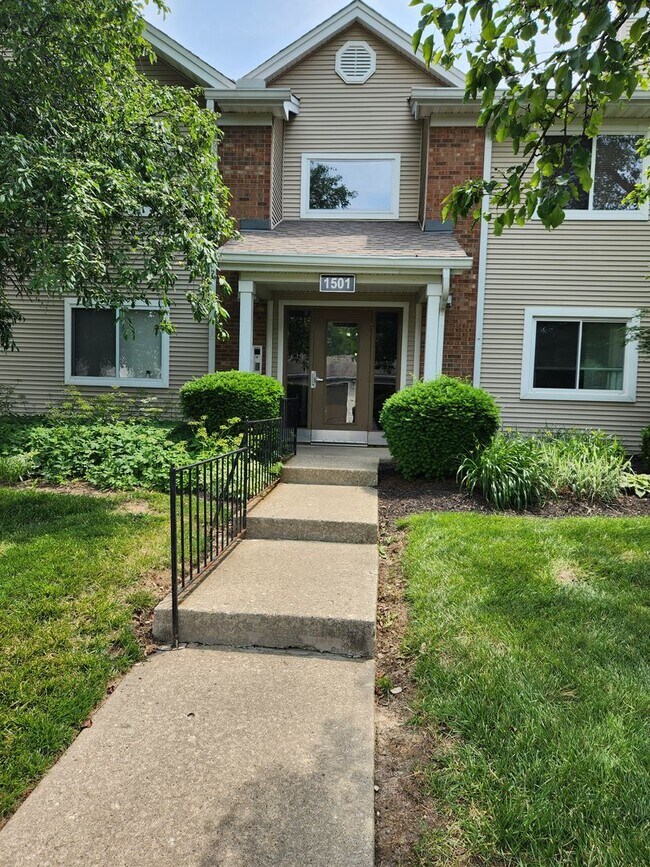 Building Photo - Great 2 bed 2 bath condo In Centerville