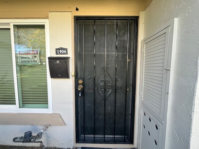 Foto del edificio - Two Story Three Bedroom Townhouse in San J...