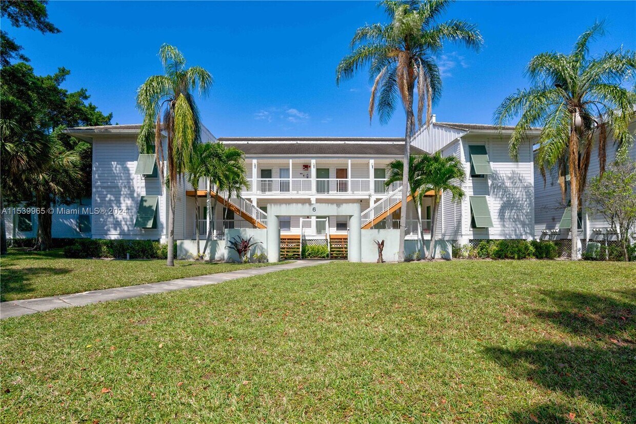 Foto principal - 162 Cypress Point Dr