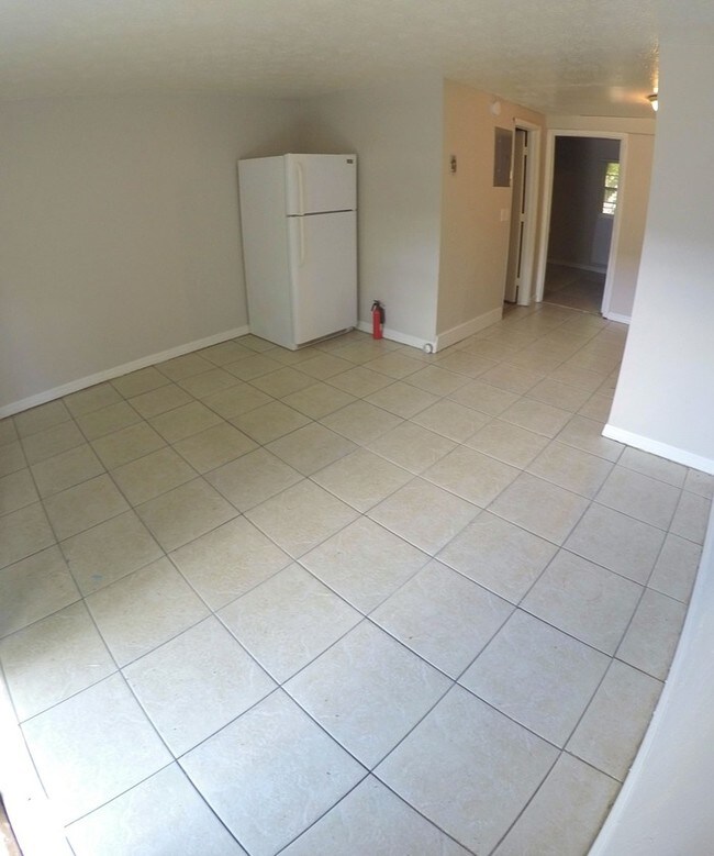 Building Photo - 1st Floor 1 bedroom south of San Marco!