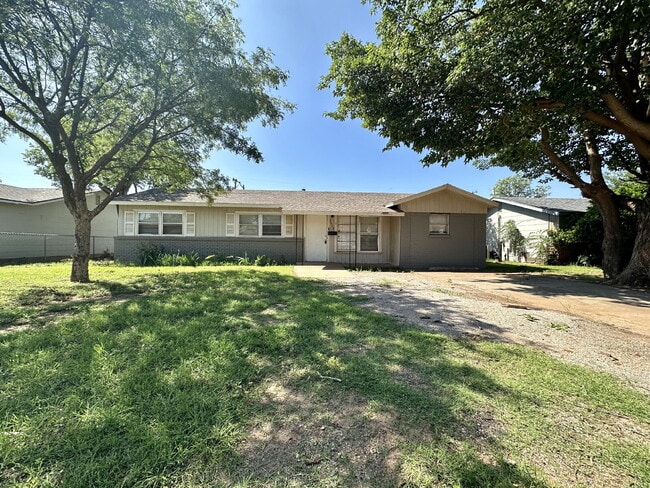 Building Photo - Updated Home with Gorgeous Floors & Large Backyard
