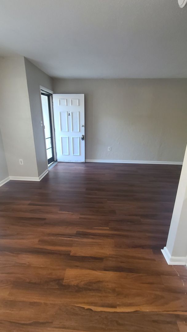 Foto del edificio - 2-bedroom/1-bath quad-plex home is in an a...